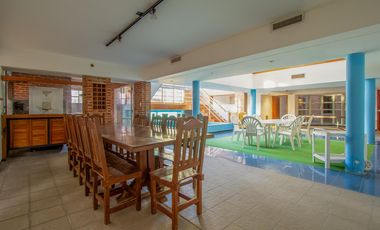 VENTA CASA 9 AMBIENTES - PILETA - LOTE PROPIO - BANFIELD