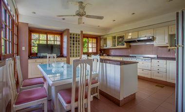 VENTA CASA 9 AMBIENTES - PILETA - LOTE PROPIO - BANFIELD