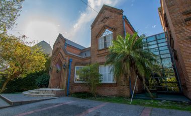 VENTA CASA 9 AMBIENTES - PILETA - LOTE PROPIO - BANFIELD