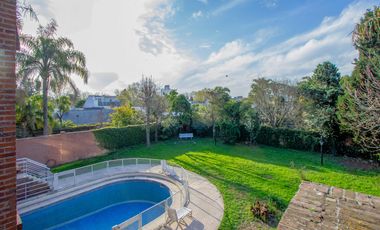 VENTA CASA 9 AMBIENTES - PILETA - LOTE PROPIO - BANFIELD