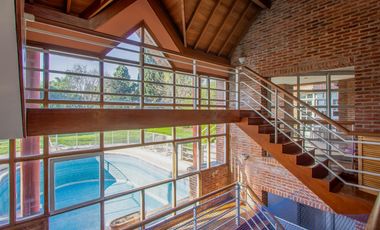 VENTA CASA 9 AMBIENTES - PILETA - LOTE PROPIO - BANFIELD