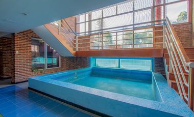 VENTA CASA 9 AMBIENTES - PILETA - LOTE PROPIO - BANFIELD