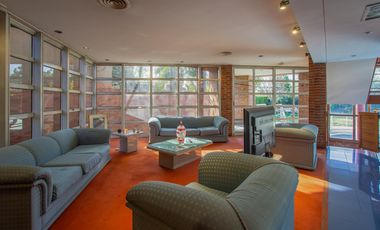 VENTA CASA 9 AMBIENTES - PILETA - LOTE PROPIO - BANFIELD