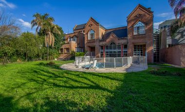 VENTA CASA 9 AMBIENTES - PILETA - LOTE PROPIO - BANFIELD