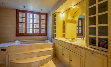 VENTA CASA 9 AMBIENTES - PILETA - LOTE PROPIO - BANFIELD