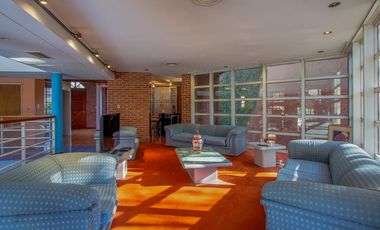 VENTA CASA 9 AMBIENTES - PILETA - LOTE PROPIO - BANFIELD