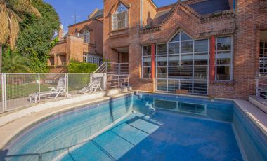 VENTA CASA 9 AMBIENTES - PILETA - LOTE PROPIO - BANFIELD