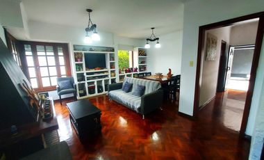 Venta Casa 8 Ambientes con cochera para 4 autos  en Hurlingham