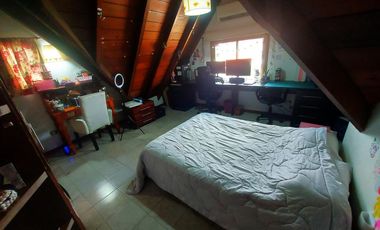 Venta Casa 8 Ambientes con cochera para 4 autos  en Hurlingham