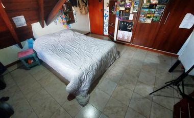 Venta Casa 8 Ambientes con cochera para 4 autos  en Hurlingham