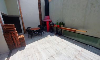 Venta Casa 8 Ambientes con cochera para 4 autos  en Hurlingham