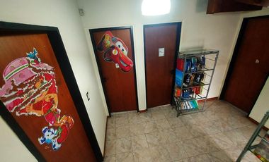 Venta Casa 8 Ambientes con cochera para 4 autos  en Hurlingham