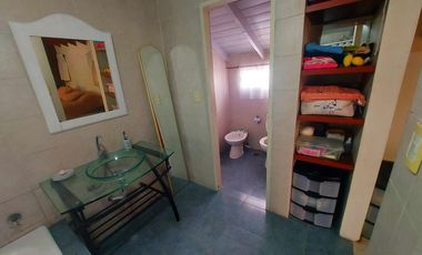 Venta Casa 8 Ambientes con cochera para 4 autos  en Hurlingham