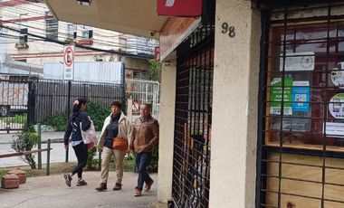 UBICADO EN PLENA ESQUINA DE CALLE PRINCIPAL EN VIÑA DEL MAR