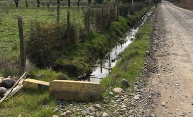 VENDE PARCELA Y CASA EN CONSTRUCCION EL ARROYO SAN CARLOS