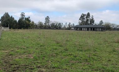 VENDE PARCELA Y CASA EN CONSTRUCCION EL ARROYO SAN CARLOS