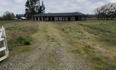 VENDE PARCELA Y CASA EN CONSTRUCCION EL ARROYO SAN CARLOS