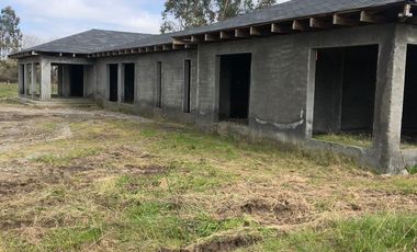 VENDE PARCELA Y CASA EN CONSTRUCCION EL ARROYO SAN CARLOS