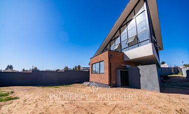 Arriendo con compromiso de compra - Espectacular casa nueva en el Rosario de Peñuelas