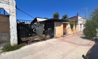 Venta de amplio terreno con dos casas, Sebastopol