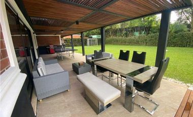 VENTA DE CASA EN EL POBLADO, SECTOR EL TESORO.