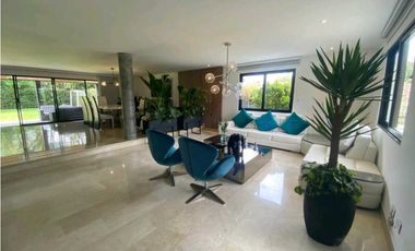 VENTA DE CASA EN EL POBLADO, SECTOR EL TESORO.