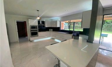 VENTA DE CASA EN EL POBLADO, SECTOR EL TESORO.