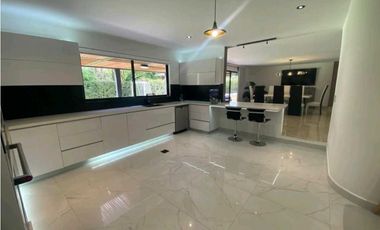 VENTA DE CASA EN EL POBLADO, SECTOR EL TESORO.