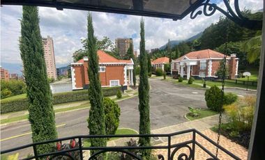 VENTA DE CASA EN EL POBLADO, SECTOR EL TESORO.