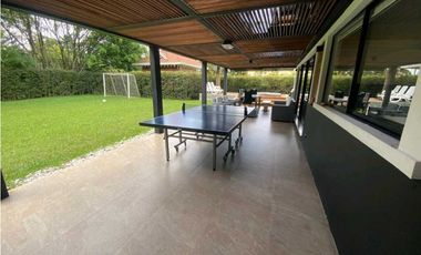 VENTA DE CASA EN EL POBLADO, SECTOR EL TESORO.