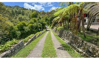 EN VENTA CASA CAMPESTRE DE LUJO EN FIZEBAD, EL RETIRO