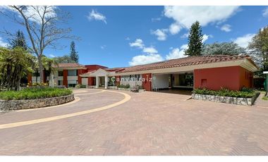 EN VENTA CASA CAMPESTRE DE LUJO EN FIZEBAD, EL RETIRO