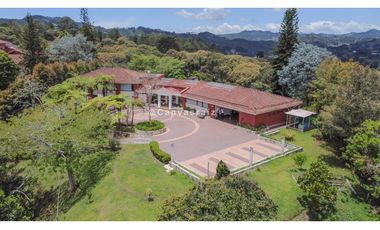 EN VENTA CASA CAMPESTRE DE LUJO EN FIZEBAD, EL RETIRO