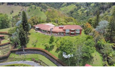 EN VENTA CASA CAMPESTRE DE LUJO EN FIZEBAD, EL RETIRO