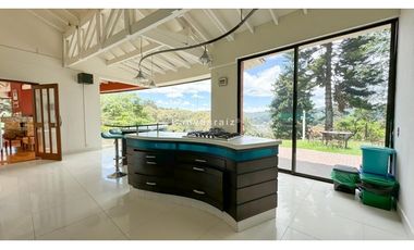 EN VENTA CASA CAMPESTRE DE LUJO EN FIZEBAD, EL RETIRO