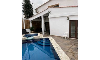 Vendo casa esquinera con piscina y jacuzzi en Alborada 10ma Etapa