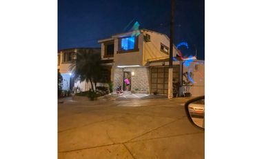 Vendo casa esquinera con piscina y jacuzzi en Alborada 10ma Etapa