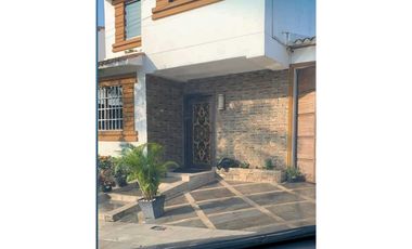 Vendo casa esquinera con piscina y jacuzzi en Alborada 10ma Etapa