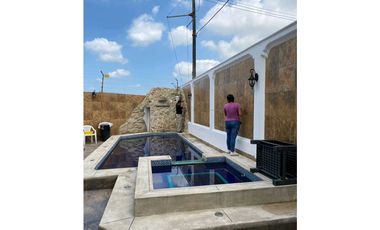 Vendo casa esquinera con piscina y jacuzzi en Alborada 10ma Etapa