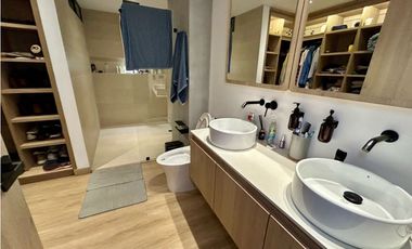 SE VENDE ESPECTACULAR APARTAMENTO EN EL CORAZON DE LAURELES