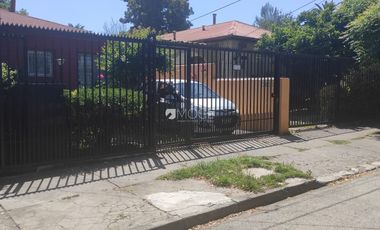 ARRIENDO CASA EN LA REINA, METRO PLAZA EGAÑA EN $1.650.000 3D, 2B, 4 ESTAC.  PATIO Y ANTEJARDIN BARRIO RESIDENCIAL