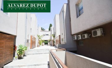 Alquiler casa ,  tipo departamento en condominio  .