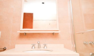 Alquiler casa ,  tipo departamento en condominio  .