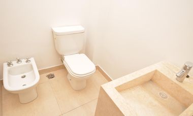 Alquiler casa ,  tipo departamento en condominio  .