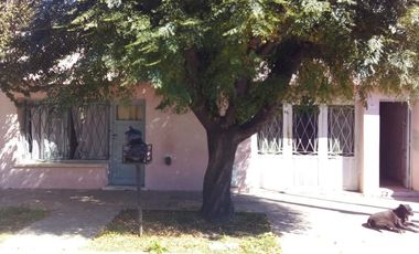 Casa en venta - 3 Dormitorios 2 Baños - Cochera - 500Mts2 - Carlos Casares