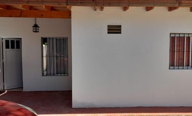 Casa en venta - 3 Dormitorios 1 Baño - Cocheras - 280Mts2 - Las Toninas
