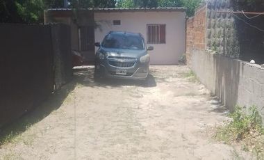 Casa en venta - 3 Dormitorios 1 Baño - Cocheras - 280Mts2 - Las Toninas