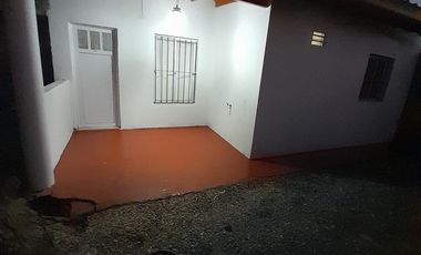 Casa en venta - 3 Dormitorios 1 Baño - Cocheras - 280Mts2 - Las Toninas