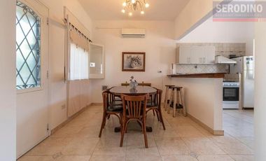 Casa de 3 ambientes con parque