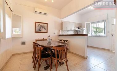 Casa de 3 ambientes con parque